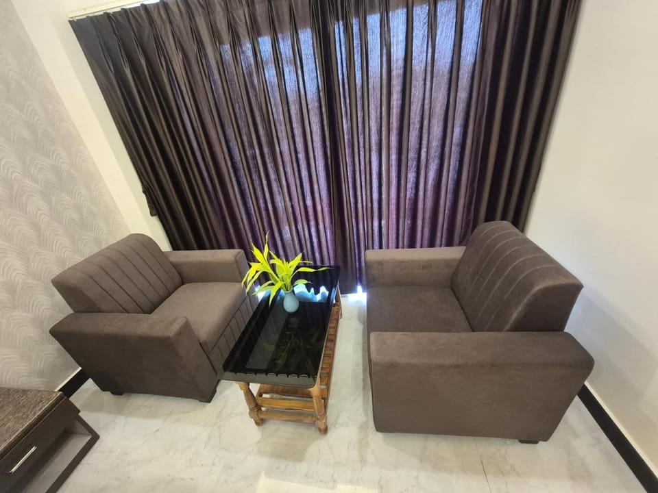 Railview Premium- Nr Railway Station Gate No 6 Hotel in Bhubaneswar