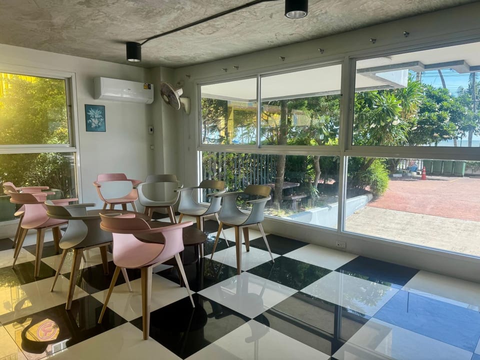 Sea Me - Bangsaen Apartment hotel in Chon Buri Changwat