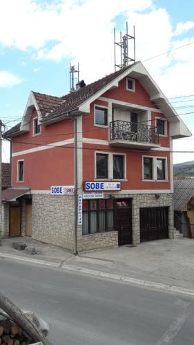Mico NP Guest House Hotel in Serbia