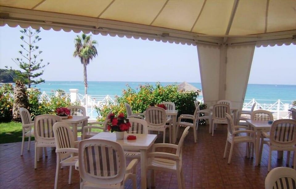 Cala Petrosa Resort Hotel in Calabria
