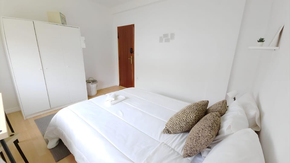 Freedom Surf House Hotel in Amoreira