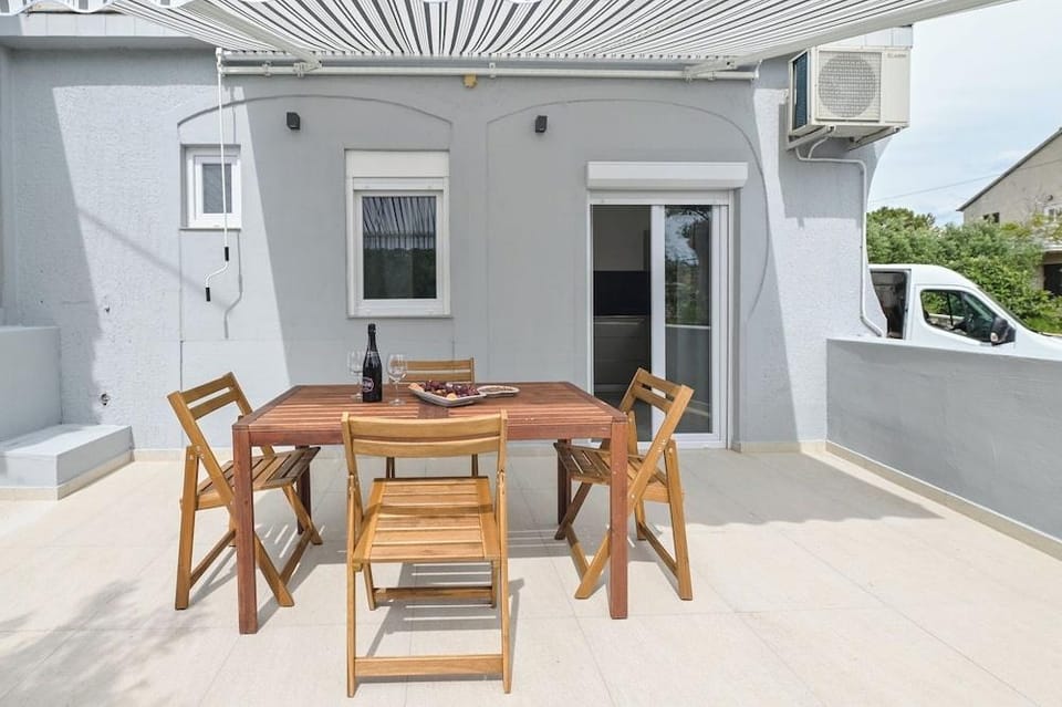 Double L House Hotel in Novalja