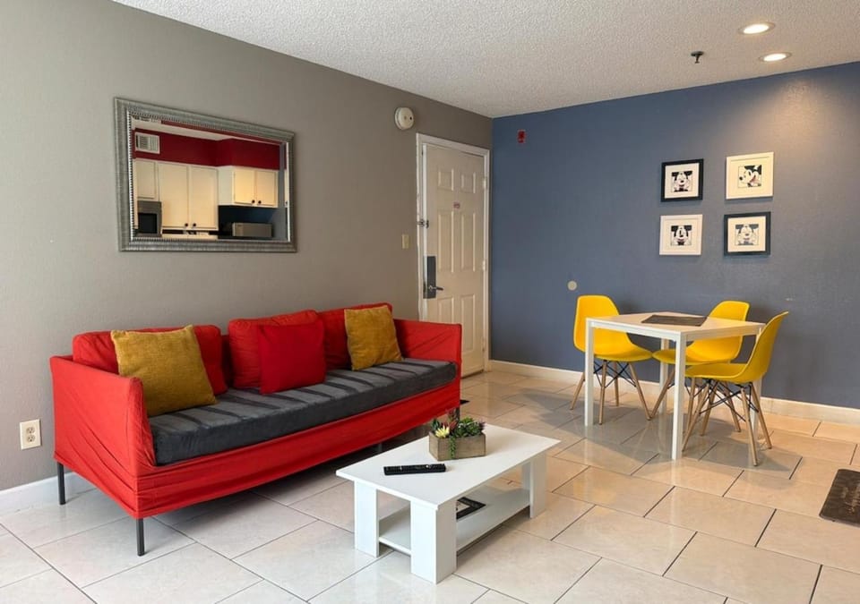 Lyrios Vacation Rentals - The Palms Apartment hotel in Bay Lake