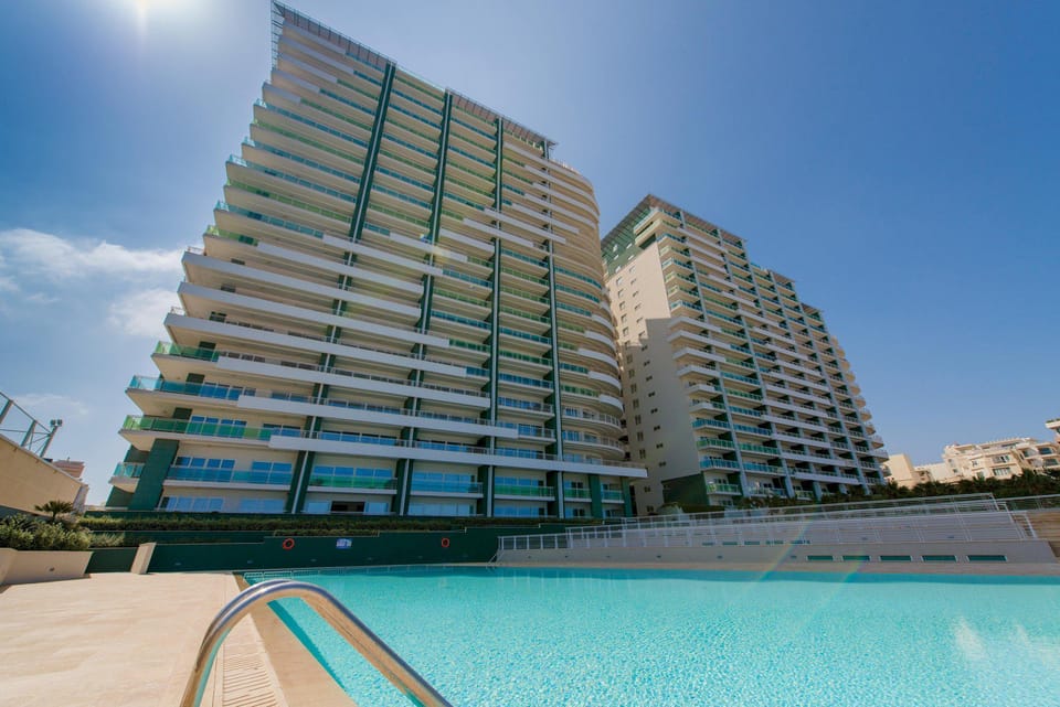 Luxury Apt With Side Seaviews and Pool, Best Location Hotel in Sliema