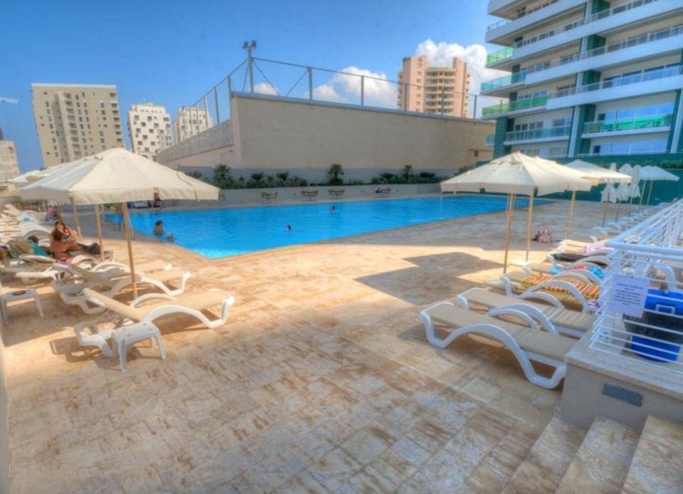 Luxury Apt With Side Seaviews and Pool, Best Location Hotel in Sliema