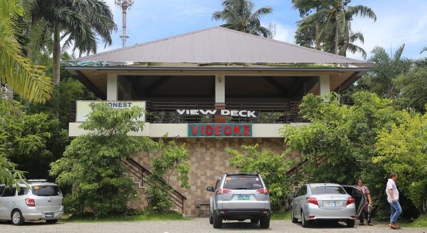 Kamayan sa Palaisdaan Hotel in Calabarzon
