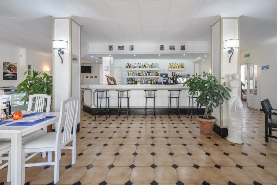 Apartamentos San Antonio Beach Apartment hotel in Ibiza