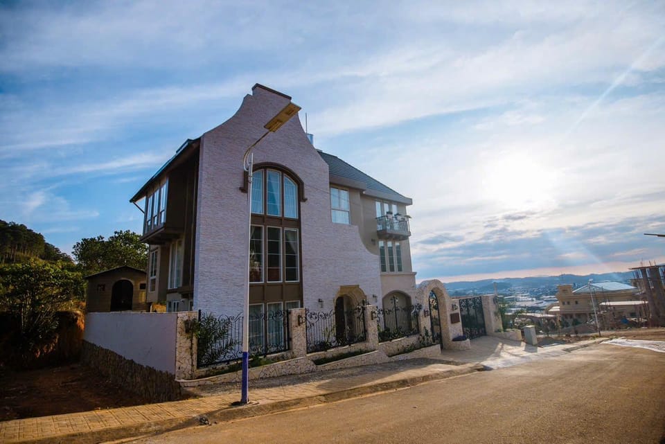 Silent Night Villa Hotel in Lâm Đồng