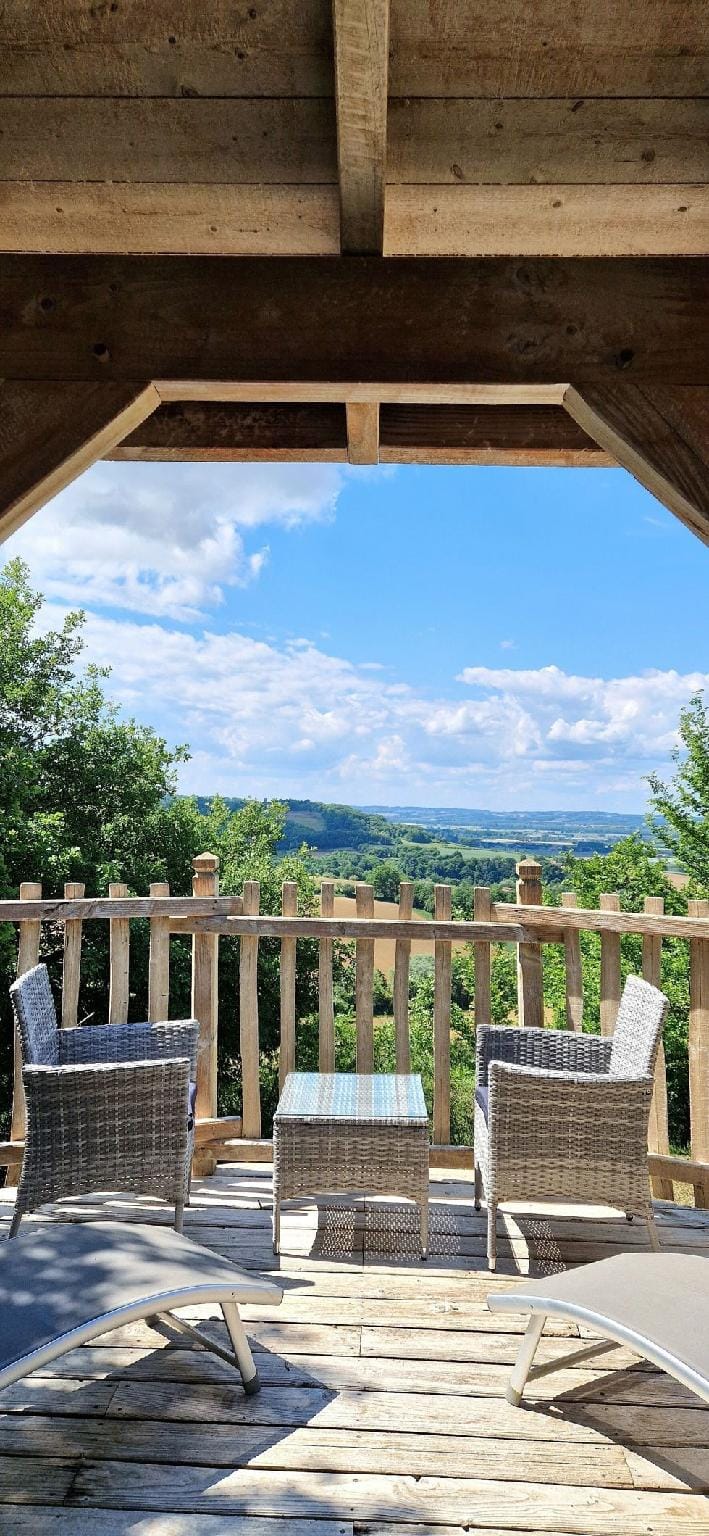 Domaine de Pech et Lafon. Cabanes avec SPA privatif Hotel in Nouvelle-Aquitaine