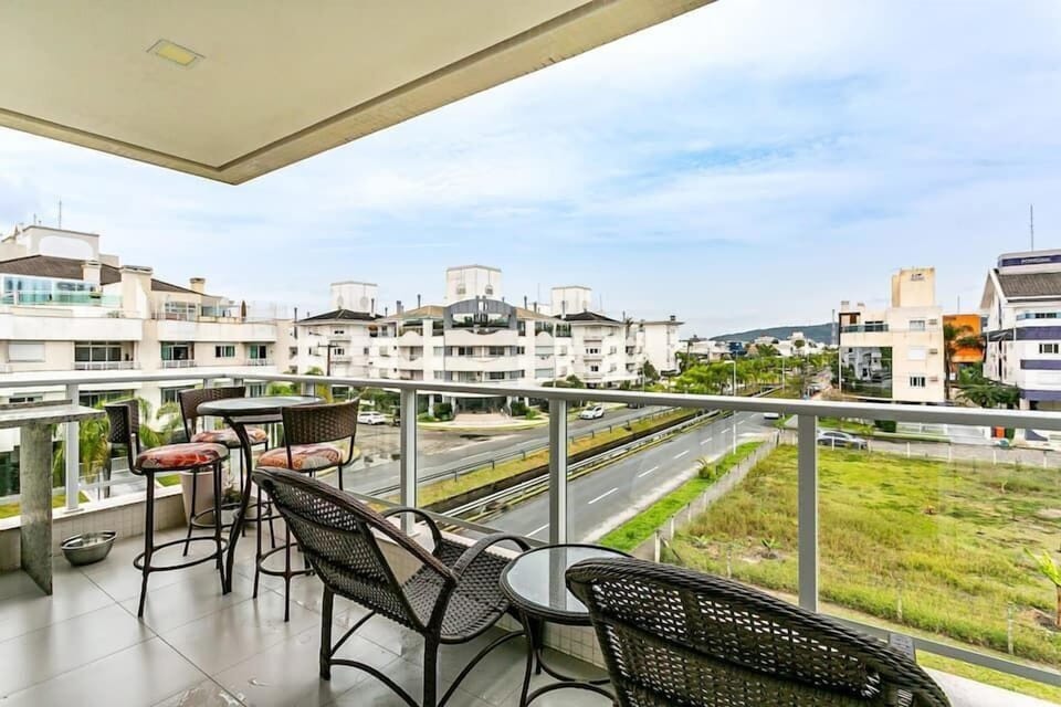 Apto 2Q e churrasq. 800m da praia de Jurerê SGA202 Hotel in Florianopolis