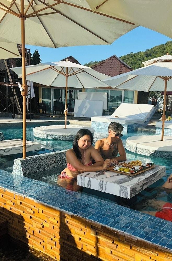 Miracle BeachClub Lux Sunbed&free credit Hotel in Ko Chang