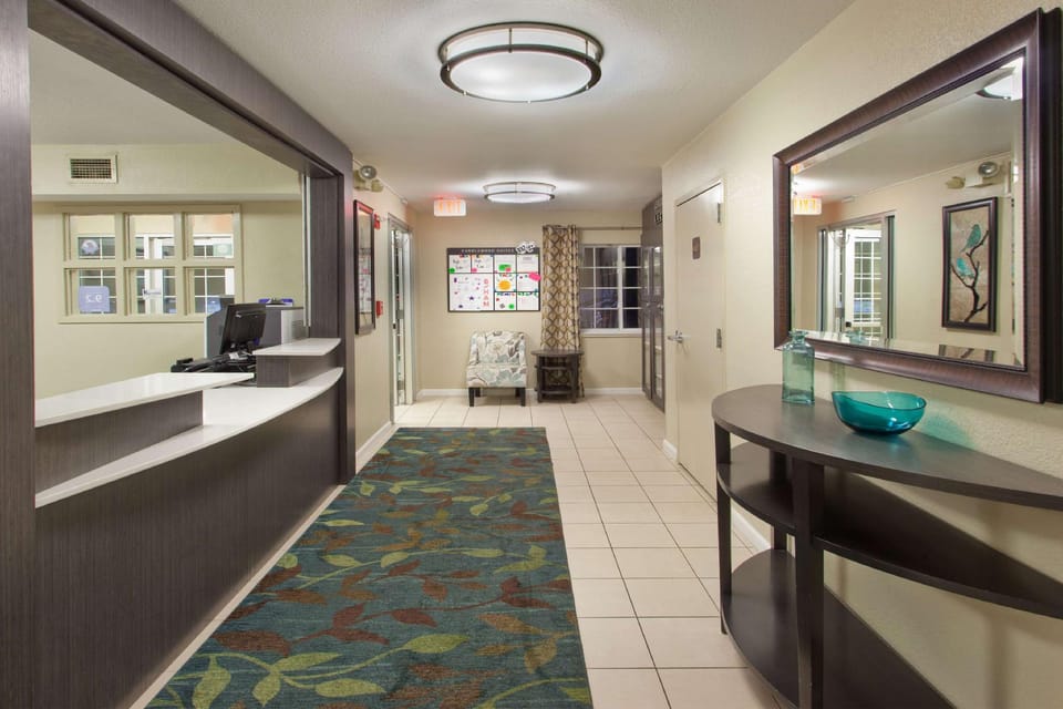 Sonesta Simply Suites Detroit Warren Hotel in Warren