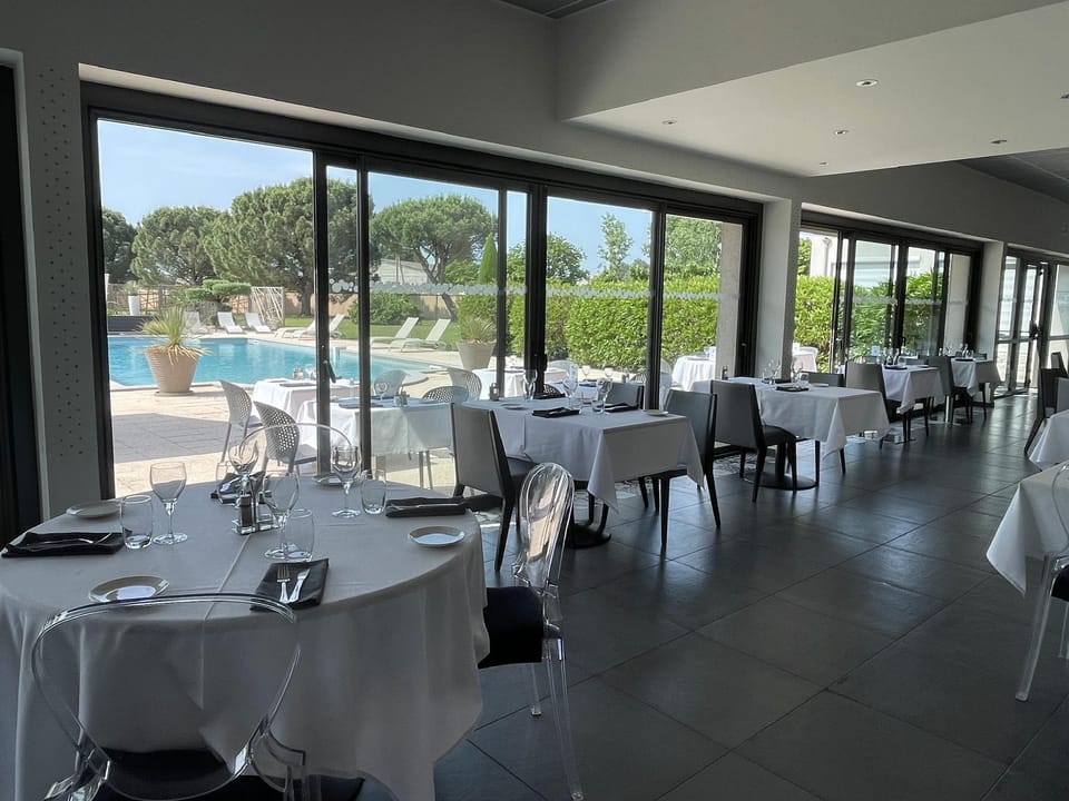 HOTEL RESTAURANT SOUS LES PINS Hotel in Provence