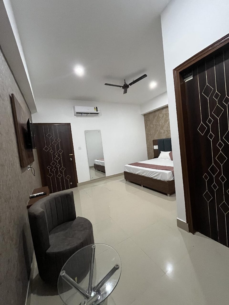 Hotel Luxe Cove  Hotel in Chandigarh