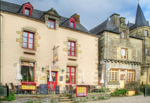 Les Locations du Puits Hotel in Brittany