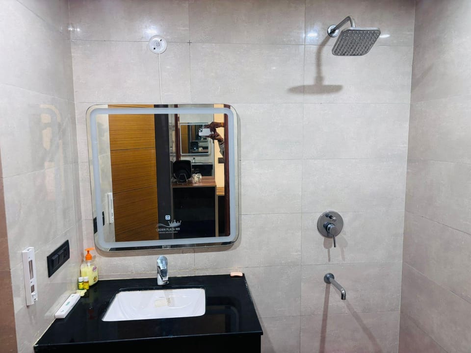 Omaxe new hazaratganj  Hotel in Lucknow