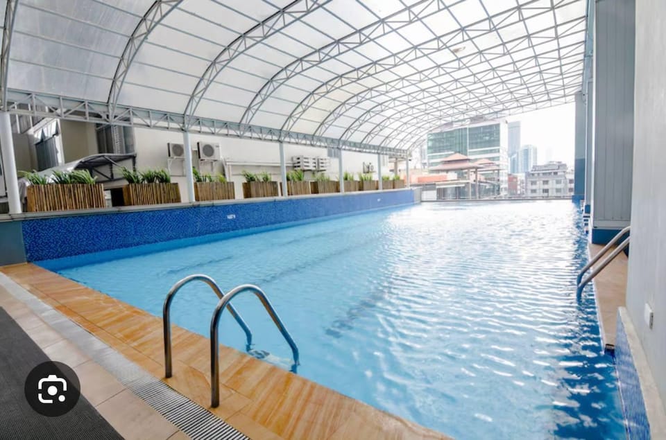 1BR Hotel Vibes ;Rockwell View Hotel in Manila City