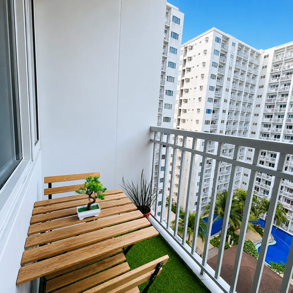 NEAR MOA & NAIA | 1BR POOL VIEW Hotel in Pasay