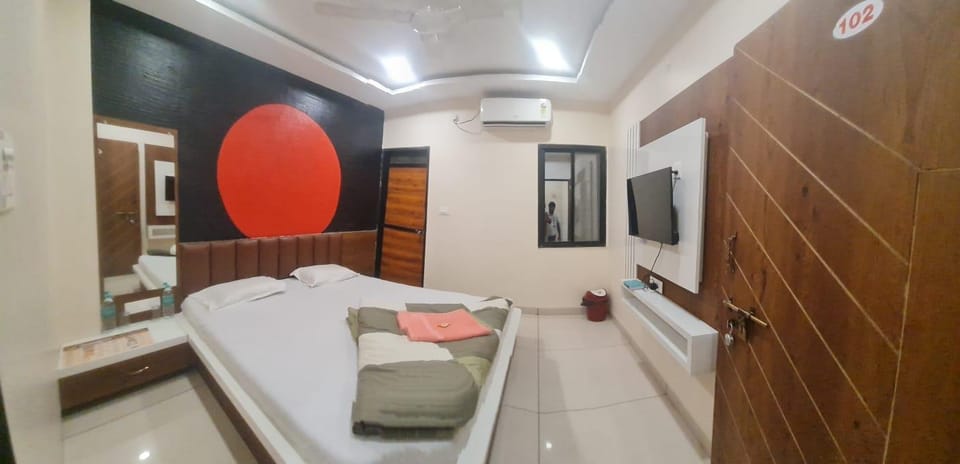 Happy hotel  Hotel in India