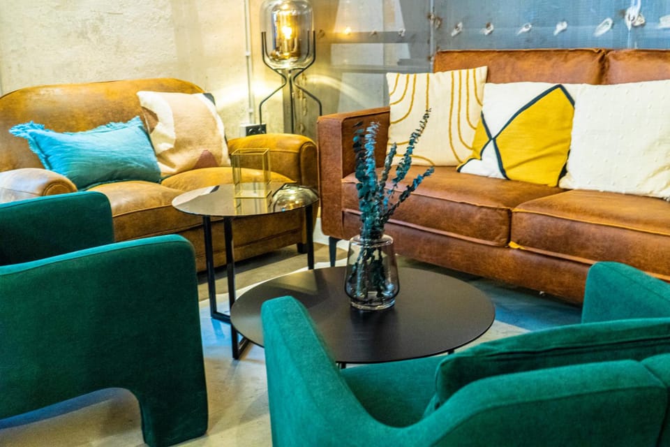Shared lounge/TV area