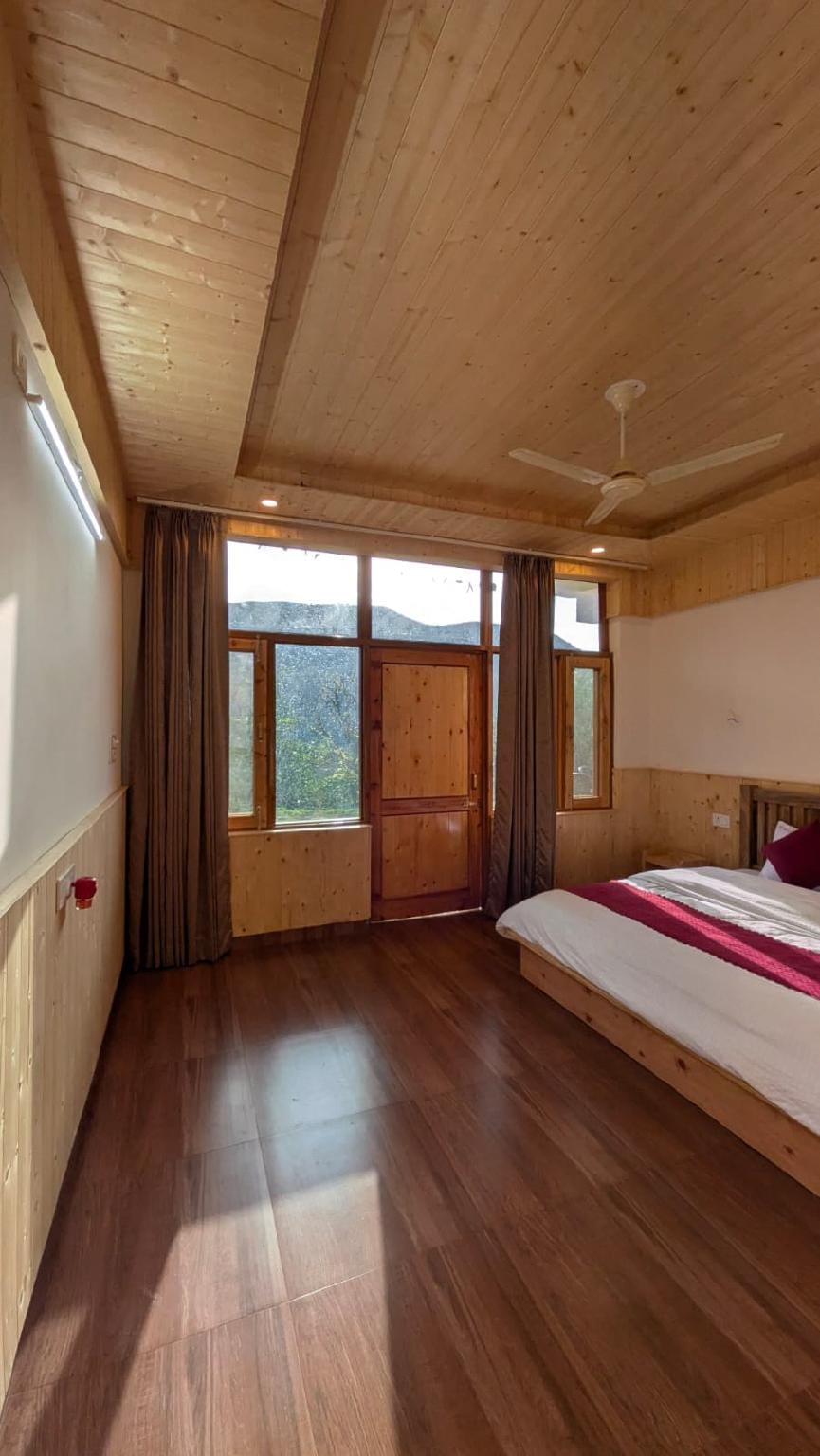The Himalayan Monarch Resort Resort in Uttarakhand