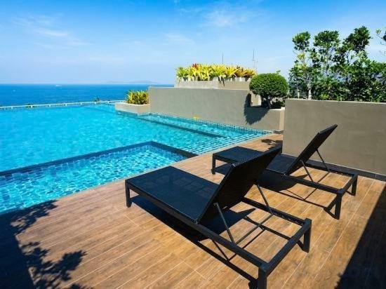 The Blux Bangsean Hotel in Chon Buri Changwat