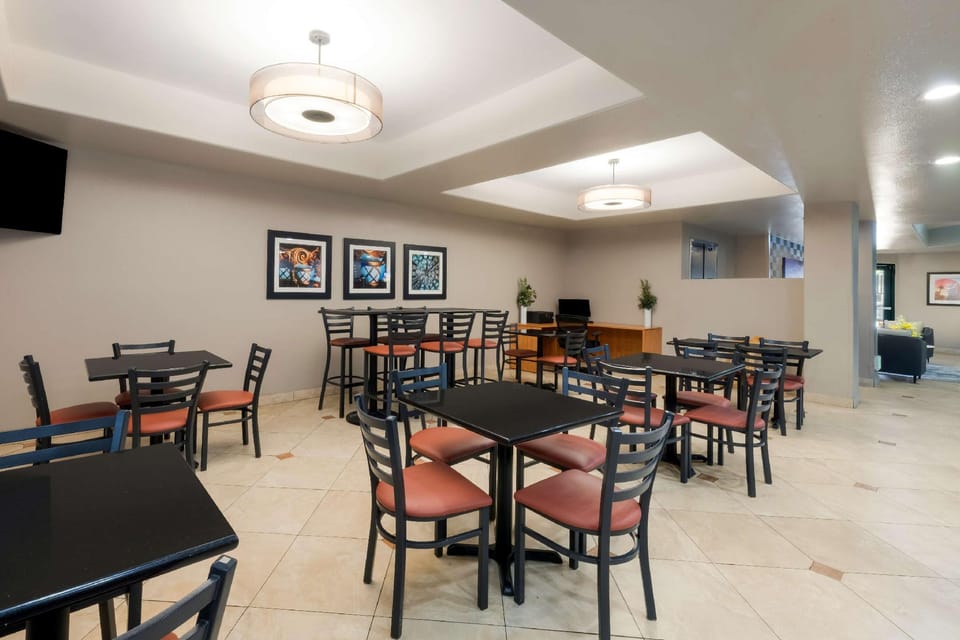 Best Western Lanai Garden Inn & Suites Hotel in Evergreen
