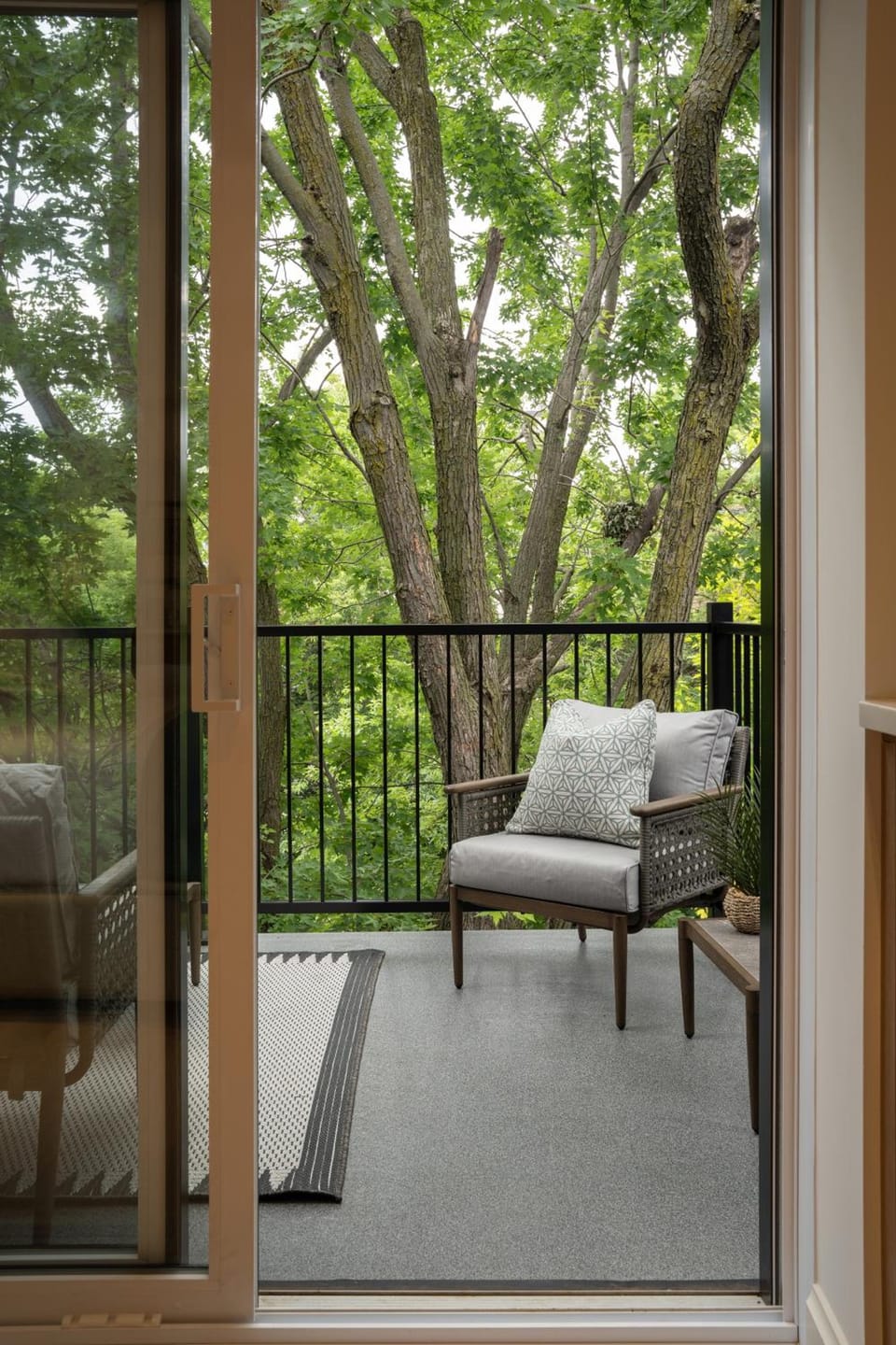 Manoir Emery Hotel in Laval
