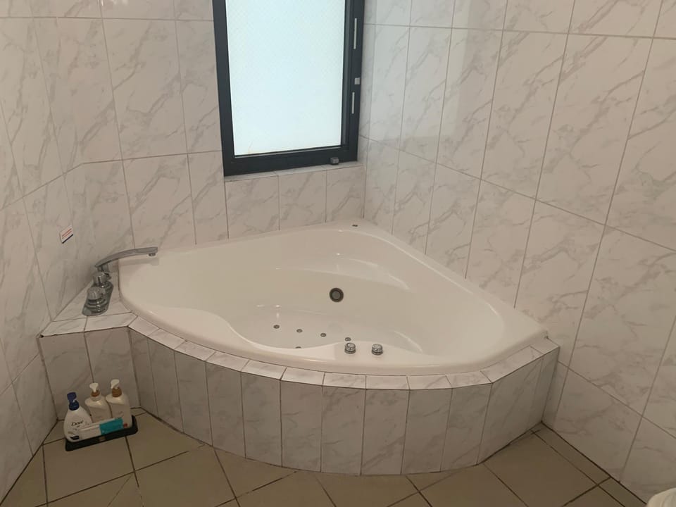 HOTEL Rplus 八千代 Love hotel in Chiba Prefecture