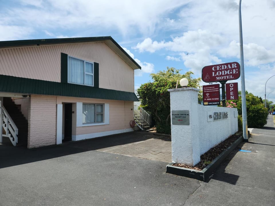 Cedar Lodge Motel Hamilton Lodge in Hamilton