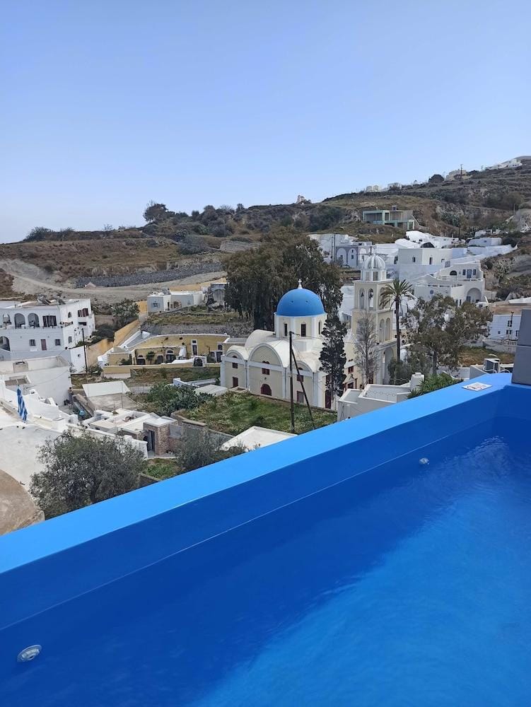 Amphitrite Suites Santorini Hotel in Mesaria