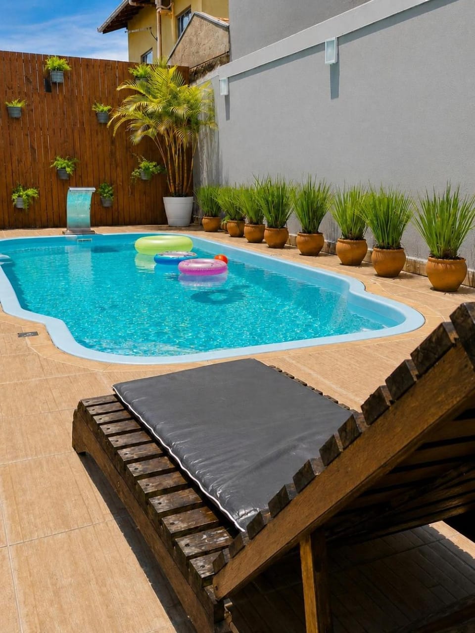 Swimming pool