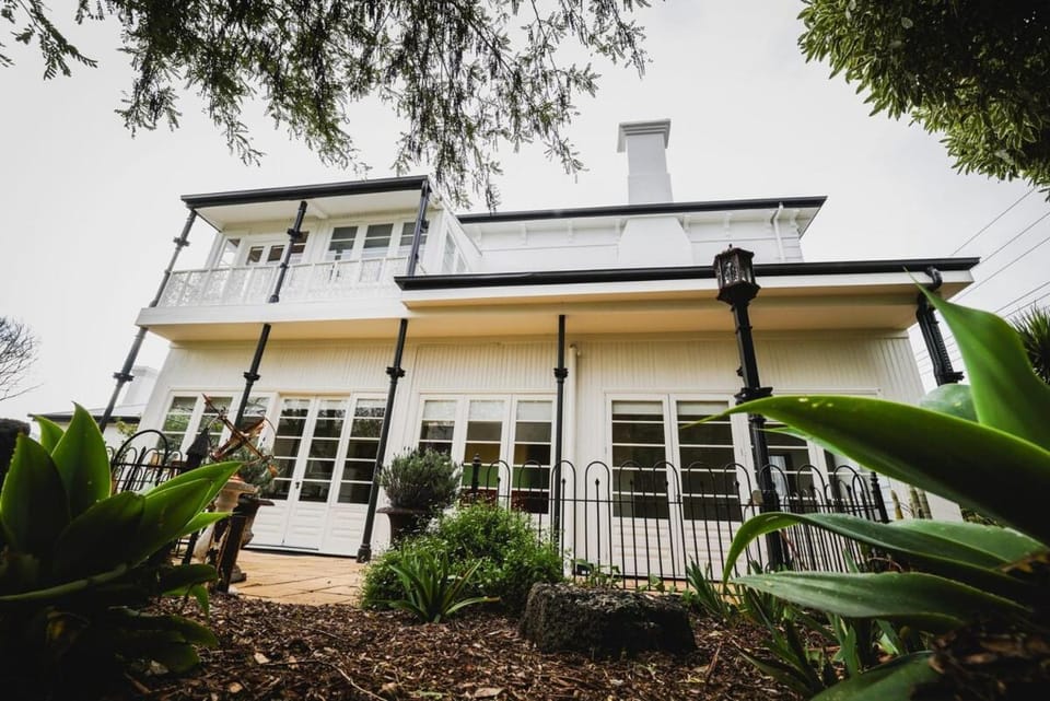 Annesley House Apartment hotel in Portland