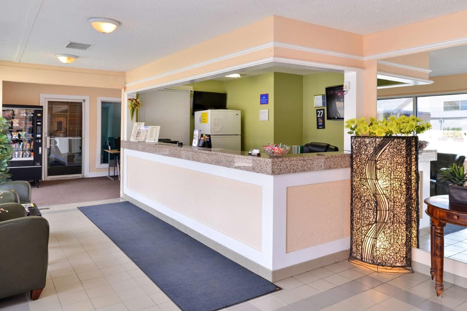 Canadas Best Value Inn Whitecourt Hotel in Whitecourt