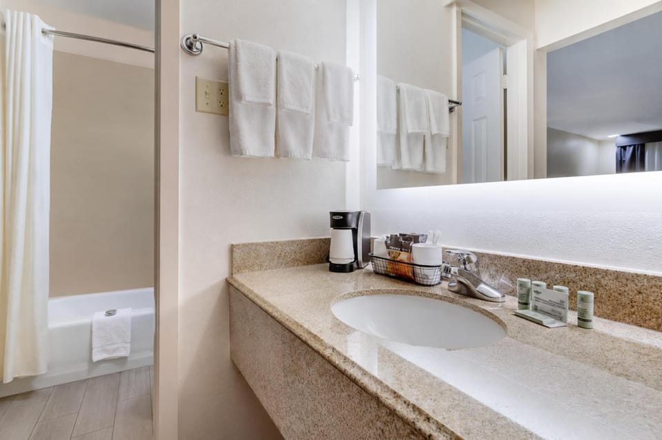 The Cypress Landing Hotel in Alexandria