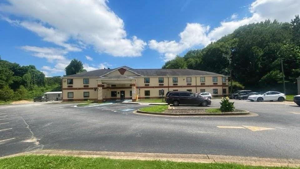 Crown Inn Hotel in Carrollton
