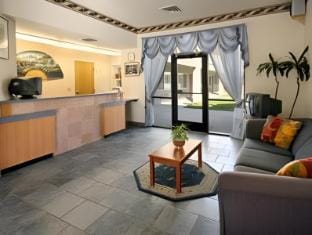 Creekside Inn & Suites Hotel in Willits