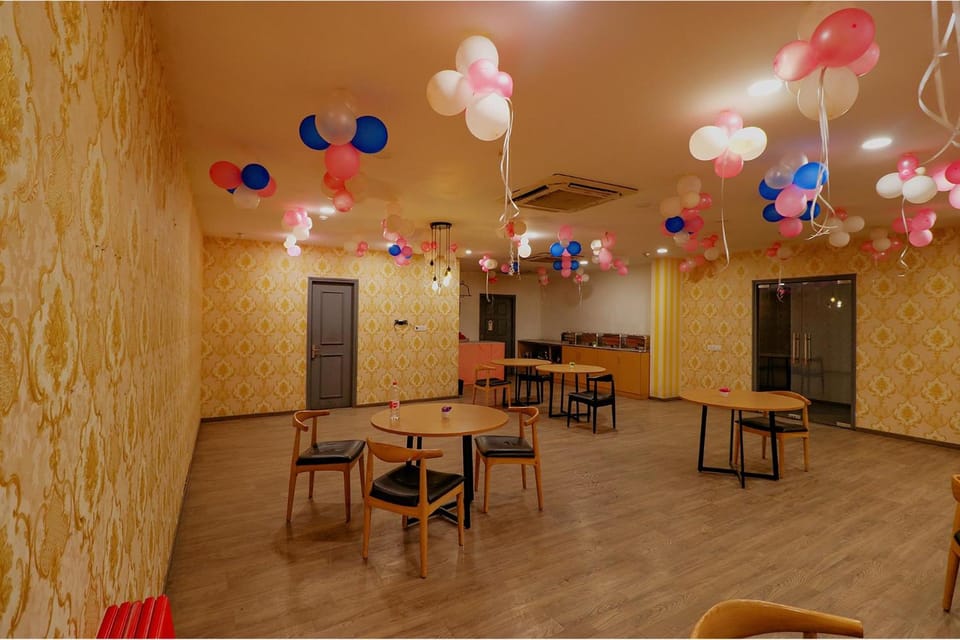 Via Chattarpur Enclave Hotel in New Delhi