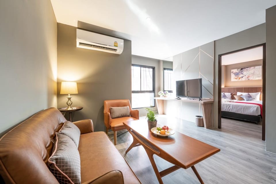 Interconnecting room(s) available