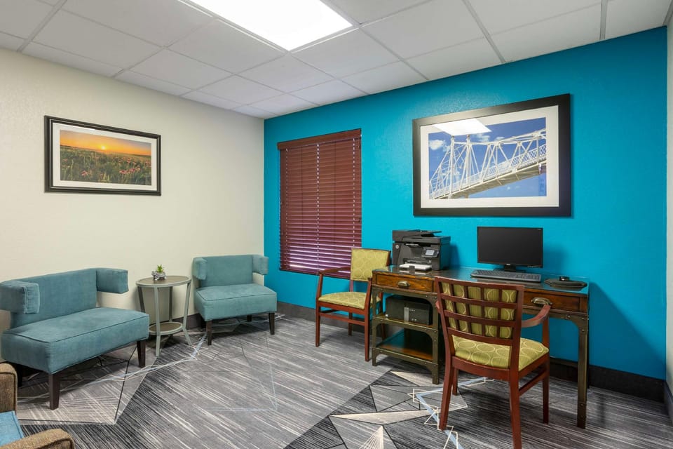 Best Western Plus Springfield Airport Inn Hotel in Springfield