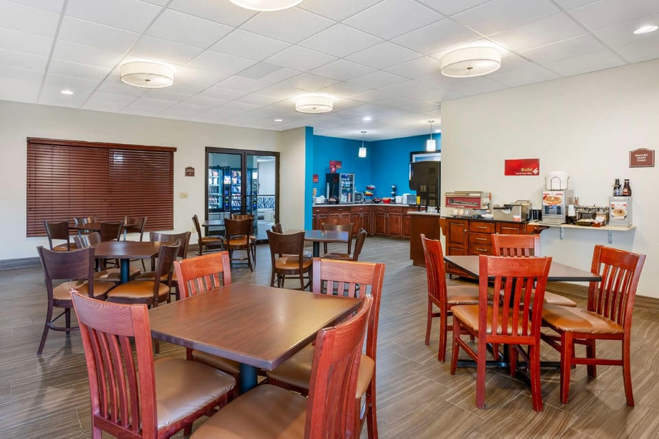 Best Western Plus Springfield Airport Inn Hotel in Springfield