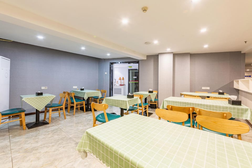 7 Days Inn Wuhan Huquan Street Yangjiawan Metro Station Hotel in Wuhan