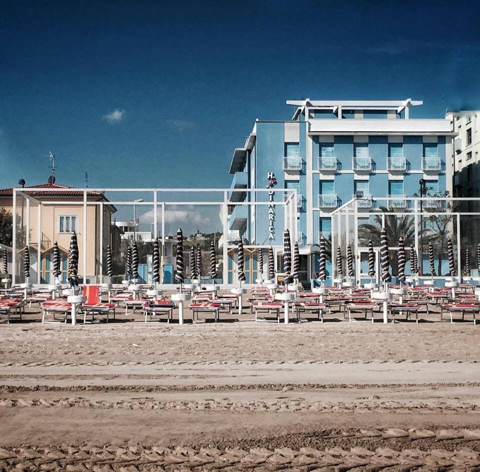 Hotel Dinarica Hotel in Marotta
