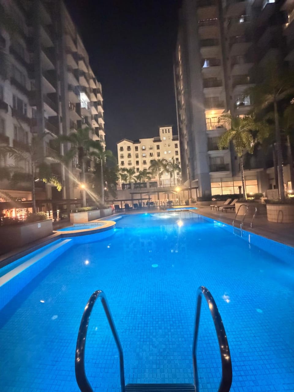 One palm tree villas Love hotel in Pasay