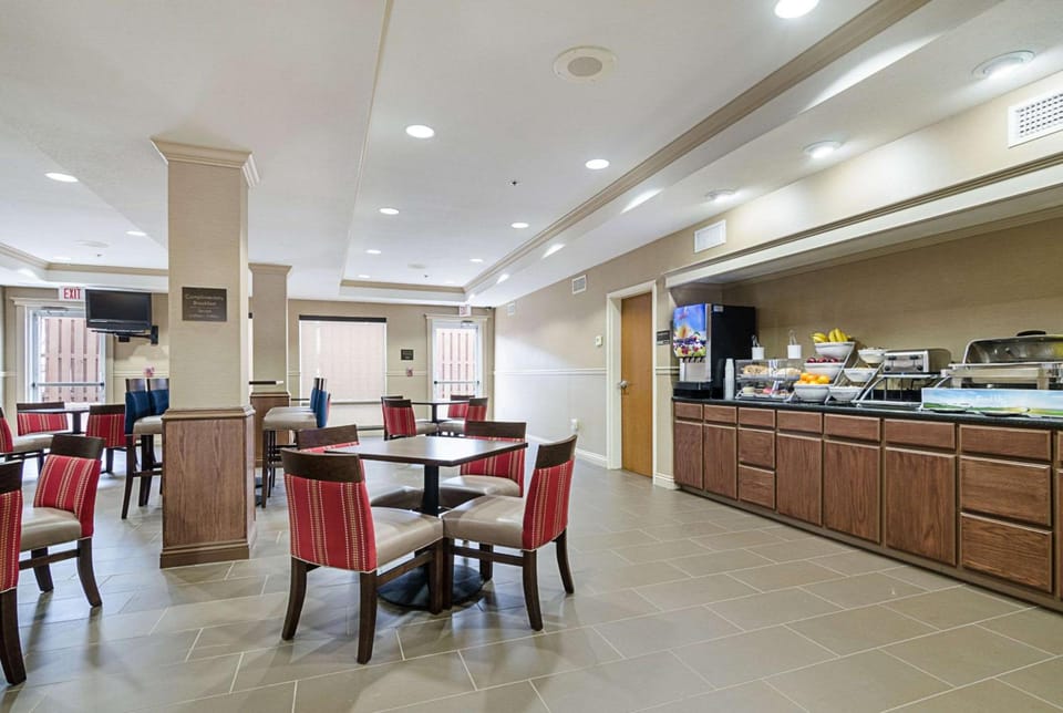 Quality Suites Springdale West I-49 Hotel in Springdale