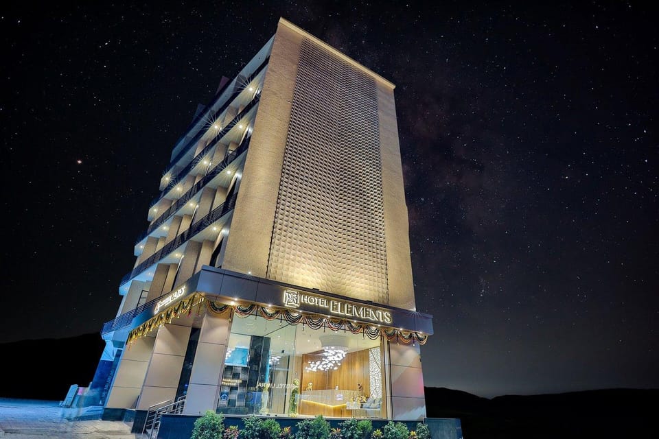 Hotel Elements-Steps from Surat Station Hotel in Gujarat