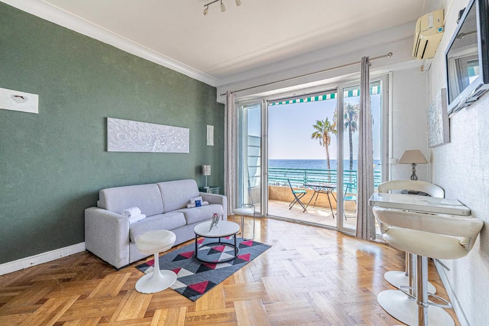 Charming Apartment a/c 2P by the Seafront - Nice Hotel in Nice