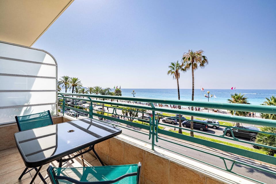 Charming Apartment a/c 2P by the Seafront - Nice Hotel in Nice