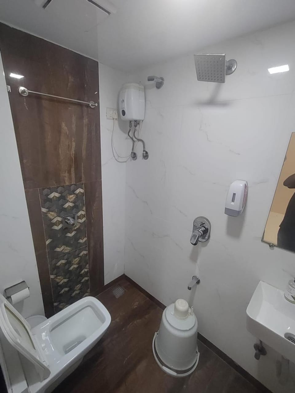ELVIS INN Hotel in Mumbai