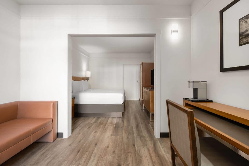 Suite room